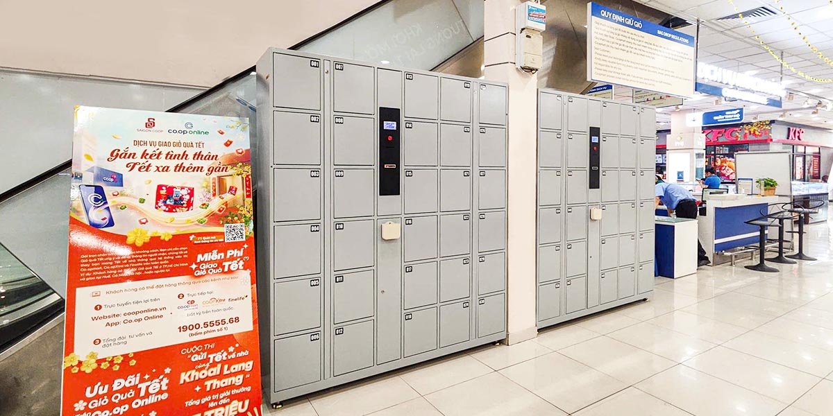 Hệ thống tủ eLocker Barcode được bố trí tại khu vực thuận tiện cho khách hàng gửi đồ trước khi mua sắm.