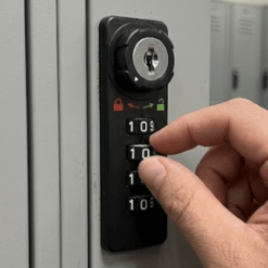 Khóa số 907 trên tủ locker sắt