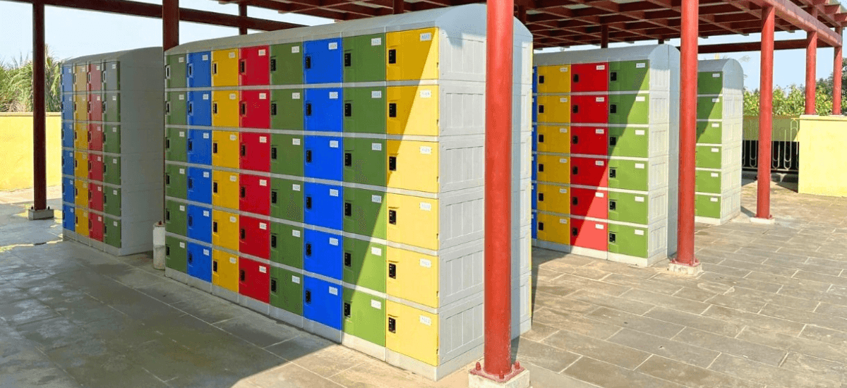Dãy tủ locker ABS chống nước, chống ẩm tại công viên nước Sun World Hà Nam. 