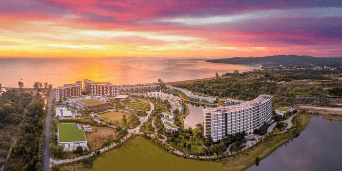 Toàn cảnh Movenpick Resort Waverly Phú Quốc tại Bãi Ông Lang. Nguồn: Internet.