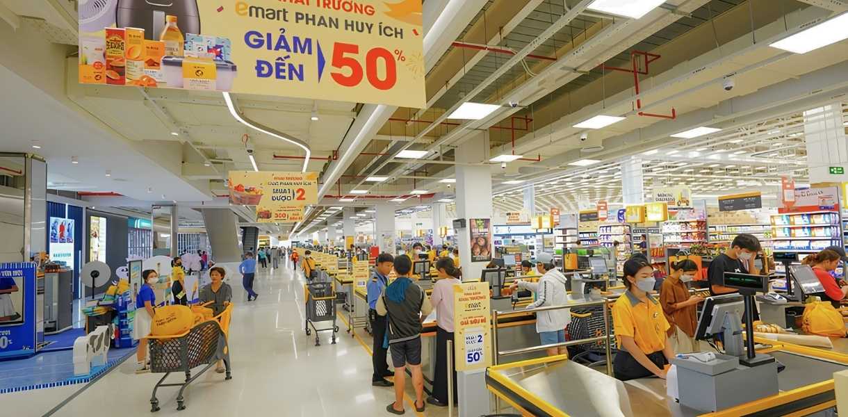 Không gian rộng rãi bên trong đại siêu thị Emart. Nguồn: Internet.