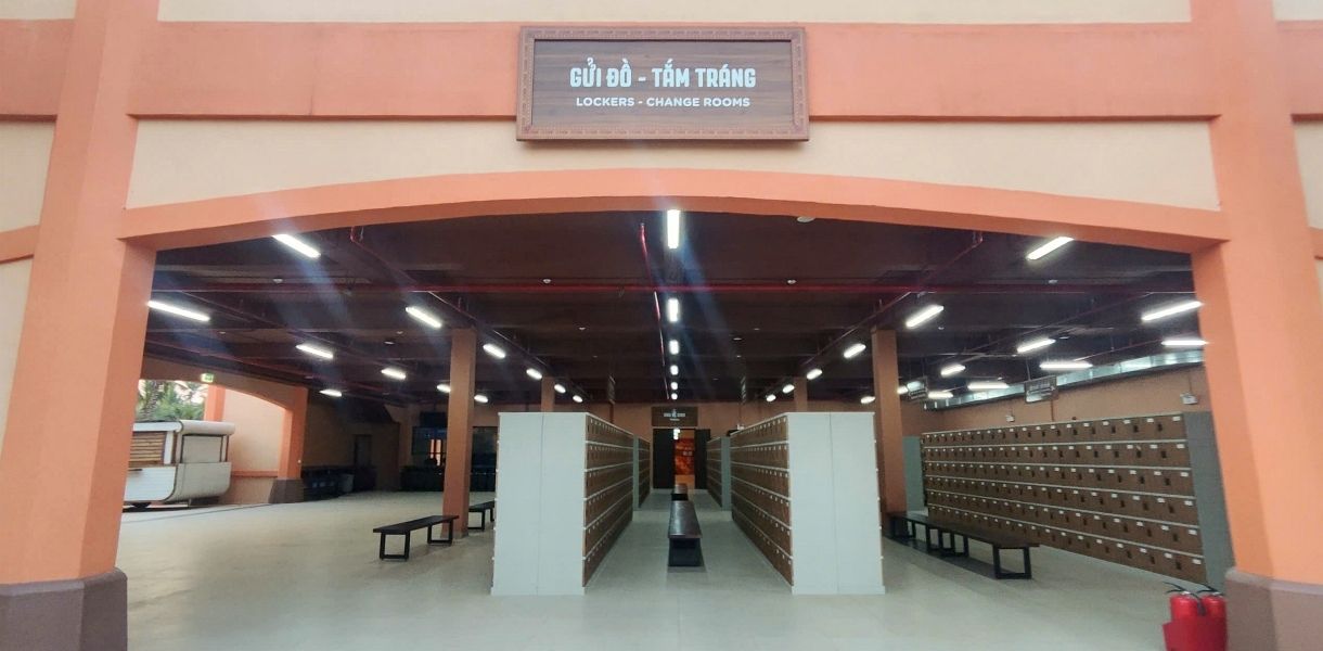 Khu vực cất giữ đồ và tắm tráng tại Sun World Sầm Sơn.