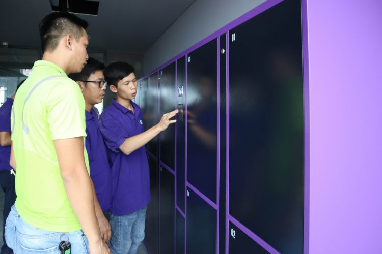 Smart Locker hỗ trợ người dùng chủ động gửi và lấy đồ.